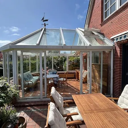 Nordsee Ferienhaus 100 Qm Mit Wintergarten Und Garten 別荘 *