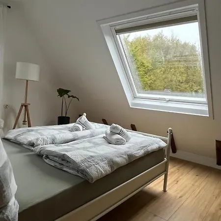 Nordsee Ferienhaus 100 Qm Mit Wintergarten Und Garten * クックスハーフェン
